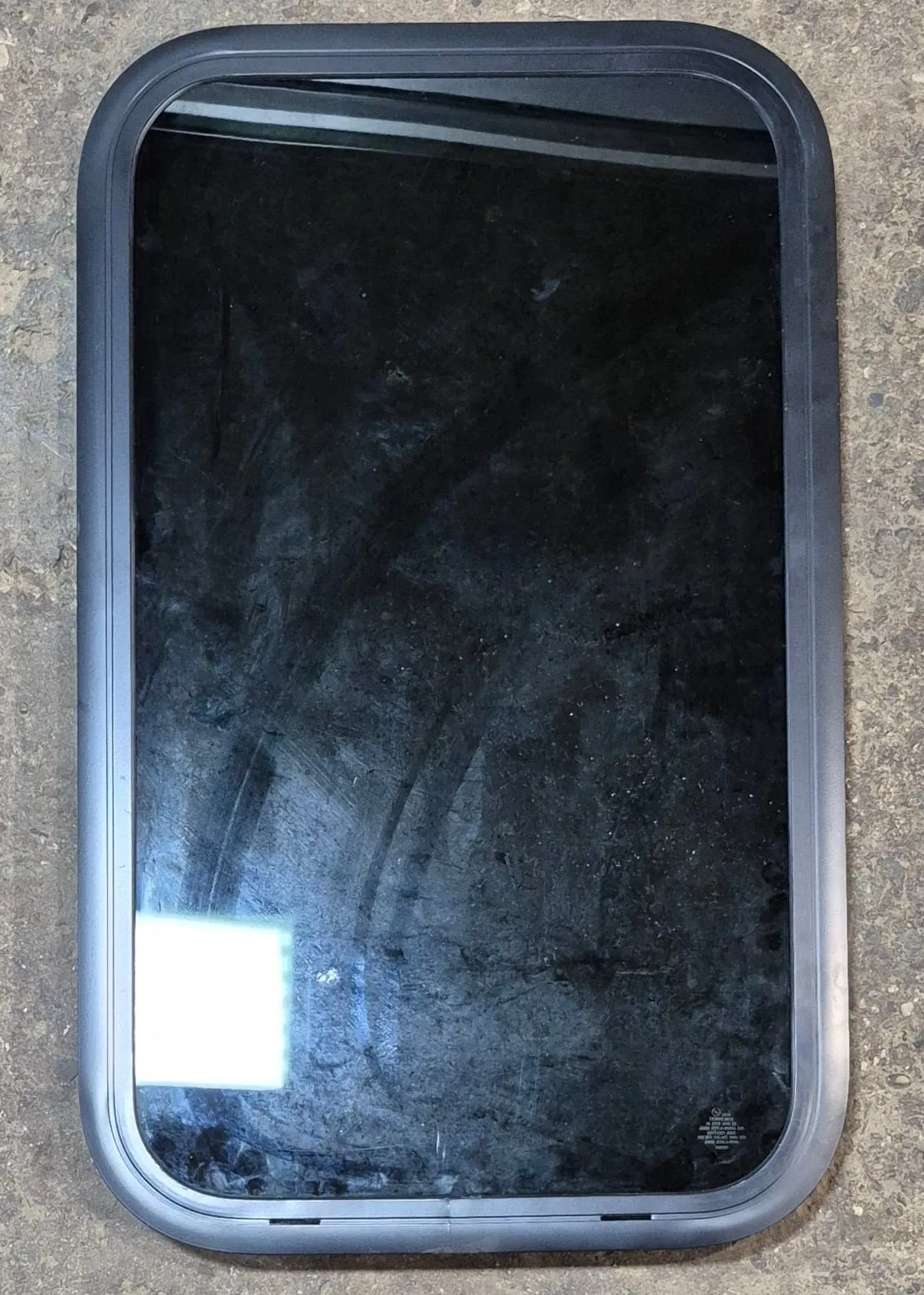 7vNEW-Lippert-V000398586-18-W-x-30-H-Vertical-RV-Non-Opening-Window